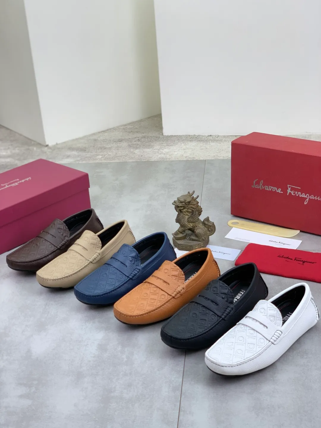 Men's shoes 💰P542 New model, high quality [Ferragamo/Ferragamo] Latest lazy slip-on shoes Original imported calfskin, imported cowhide lining + original luxury metal buckle + original combination outsole Comparison without pressure Code number: 38-45
